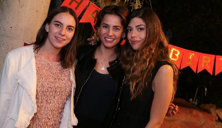  Andrea, Marijó y María Jose.