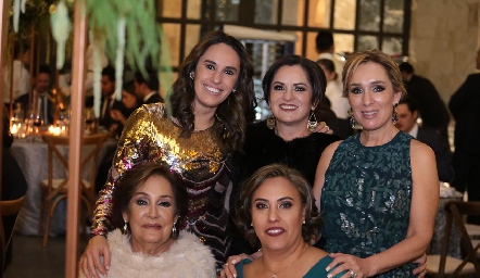 Gabriela Ramírez, Claudia Ávila, María Elena Ramírez, Elena Ramírez y Beatriz Castro.