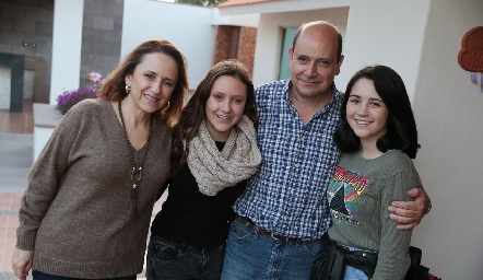  Yolanda Gocher, Vale Hernández, José Dimas Hernández y Hannia González.