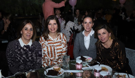  Lorena Valle, Ana Díaz,  Maruja Villasuso y Gaby Goldaracena.