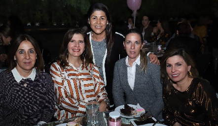  Lorena Valle, Ana Díaz, Tuti González, Maruja Villasuso  y Gaby Goldaracena.