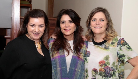  Hilda Rodríguez, Claudia de los Santos y Martha Malo.