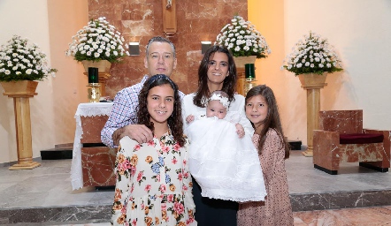 Martina con la familia Galán Rivero.