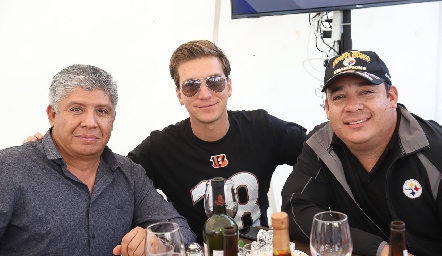  Alfredo Ayala, Jordi y Emmanuel Guevara.