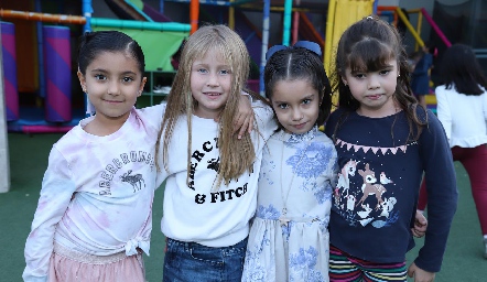 Sofía, Valreia, Natalia y Vale.
