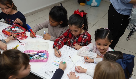Escribiendo la carta a Santa.