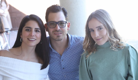  Daniela González, Arturo Hernández y Paulina Poumian.