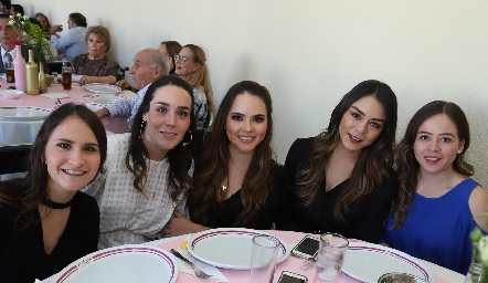  Ana Foyo, Ximena Castillo, María José Valle, Paulina Rodríguez y Andrea Barbosa.