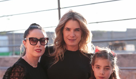 Mónica Barraza, Lorena Ibarra y Macarena Rosillo.