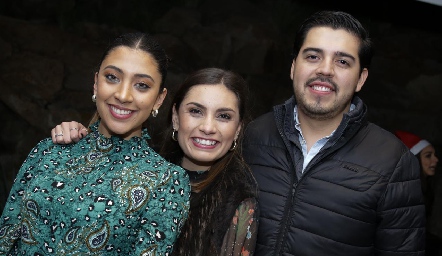 Danielle Falcón, Ana Sofía Rodríguez y Luis Portugal .
