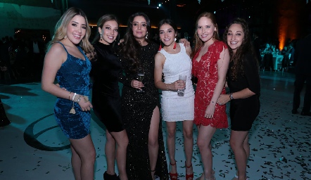  Mónica Hernández, Alejandra Román, Andrea Torrescano, Larissa Román, Montse y Daniela Román.