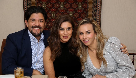  Marcelo Lozano, Karina Hernández y Marcela Rubio.