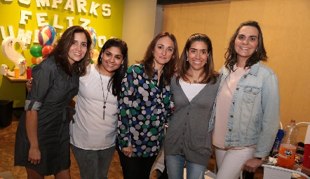   Ana Luisa Díaz de León, Marisa Canseco, Adriana Ocaña, Silvi de la Vega y Claudette Mahbub.