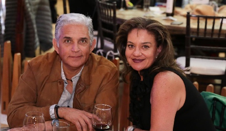 Abelardo Tinoco y Erika Garza.
