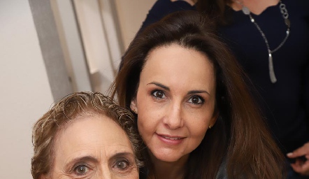 Toyita y Cristina Villalobos.