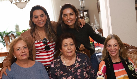  Maribel Torres, Lorena Torres, Yolanda González, Adriana Colores y Carolina Ocaña.