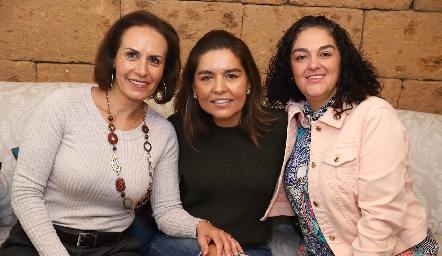Yogus Gómez, Lorena Torres y Carolina Abud.