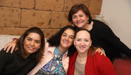  Lorena Torres, Carolina Abud, Blanca Rangel y Adriana Guevara.