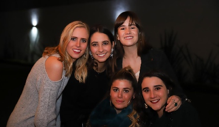  Ingrid Velasco, Sofía Leiva, Montse Barral, Mariela Motilla y Claudette Villasana.