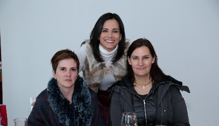  Claudia Hinojosa, Anilú Enríquez y Sandra Morales.