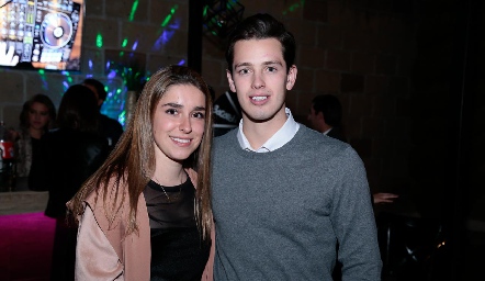  Montse Humara y Checo Bedolla.