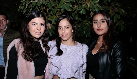  Renata Chávez, Ximena del Sol y Camila Reyes.