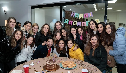  Ceci Dávila con sus amigos.