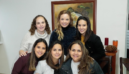  Andrea y Ali Díaz Infante, Sandra Villalobos, Cristi, Ceci y Toyita Dávila.