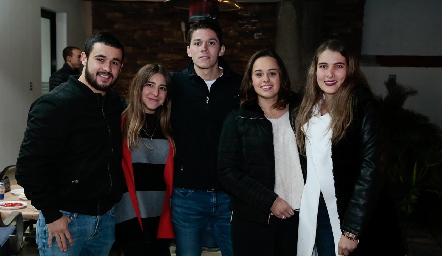 José Eduardo González, Stefanía Leija, Alejandro Cisneros, Alejandra Martínez y Vero Pérez.