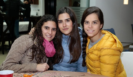  María Dolores Gómez, Isabel Pérez y Regina Diego.