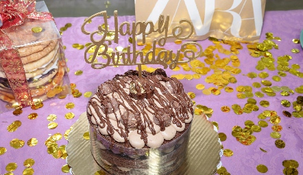 Cumpleaños sorpresa para Ceci Dávila Villalobos.
