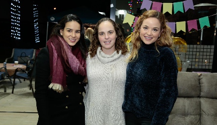  Sandra Villalobos, Andrea y Ali Díaz Infante.
