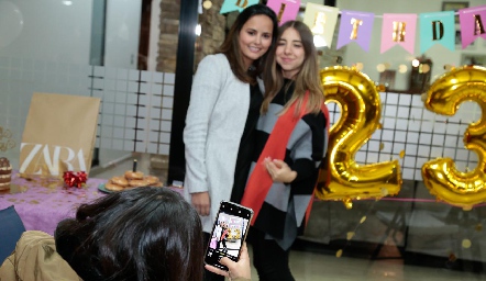 Cumpleaños sorpresa para Ceci Dávila Villalobos.