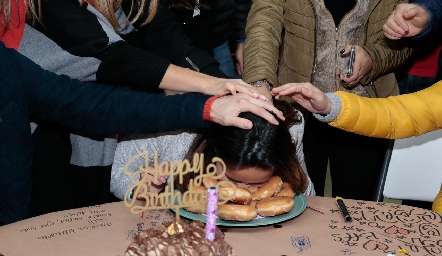 Cumpleaños sorpresa para Ceci Dávila Villalobos.