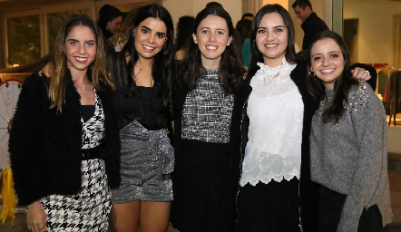  María  Pía Gómez, Marily Tobías, Pau Castillo, Isabela Acebo y Regina Meade.