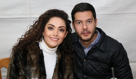  Paola Zepeda y Juan Carlos Magdaleno.