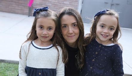 Inés, Marcela Rivero y Camila.