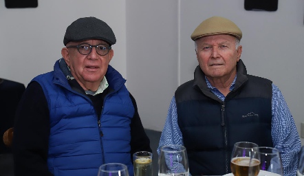  Bernardo González y Salvador Félix.