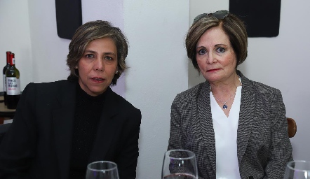 Marcela Serna y María Eugenia González.