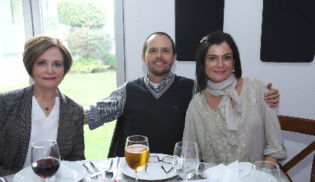  María Eugenia González, Francisco Corripio y Elsa Lozano.