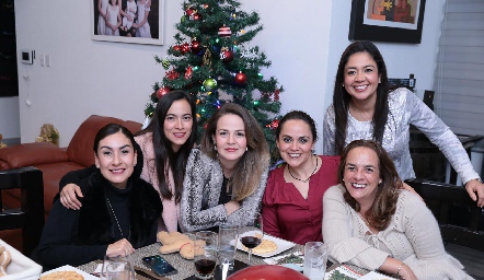  Katia Flores, Aurora Castrejón, Romina Cuevas, Gabriela Revuelta, Mayela González y Alejandra Dávalos.