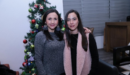  Claudia Saldaña y Romina Cuevas.