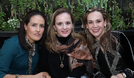  Rocío López, María Elena León y Maricarmen Ayala.