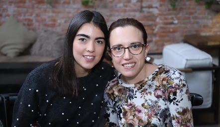   Montse y Claudia del Peral.