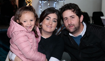 Danna, Silvana Zendejas y Santiago López.
