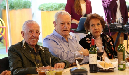  Manuel Carreras, Alfredo Gallegos y Elisa de Carreras.
