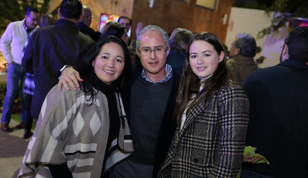  Claudia, Jorge y Marisol Aldrett.