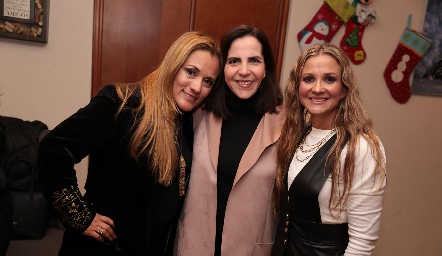  Yolanda Tapia, Claudia Martínez y Aurora Irigoyen.