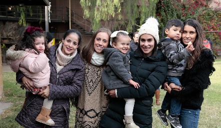  María Paula Villaseñor, Adriana Ramón, Fer, María Pía Sesma, Cristina Díaz de León, Enrique Ress y Sofía Ugalde.