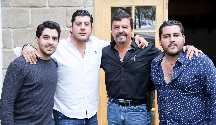  Max, Toro, Héctor y Emilio Gómez.